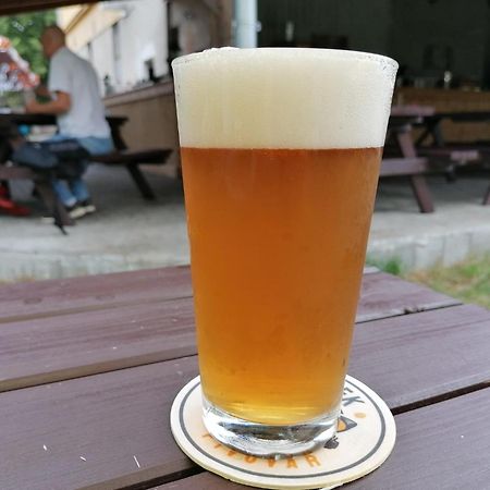Penzion Eska S Pivovarem Mj Jince Exterior foto
