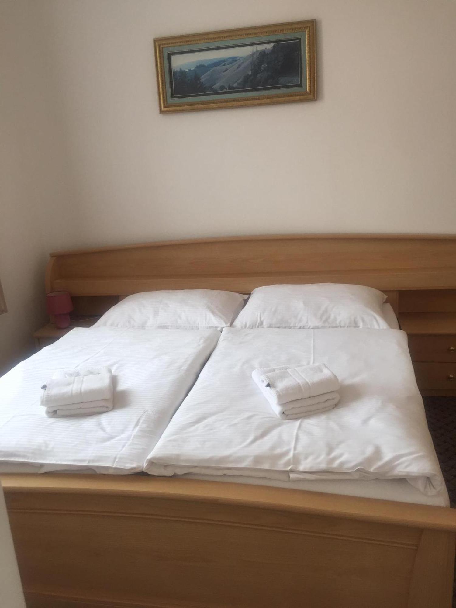 Penzion Eska S Pivovarem Mj Jince Exterior foto